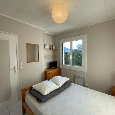Holiday home Maison Familiale Pres De La Avec Grand Jardin Et Parking Prive - Fr-1-413-108 *