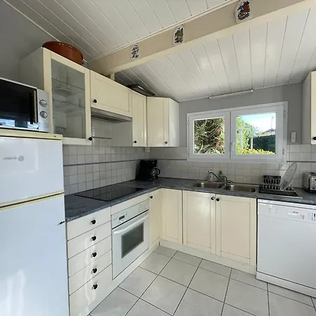 Maison Familiale Près De La Avec Grand Jardin Et Parking Privé - Fr-1-413-108 Hébergement de vacances *