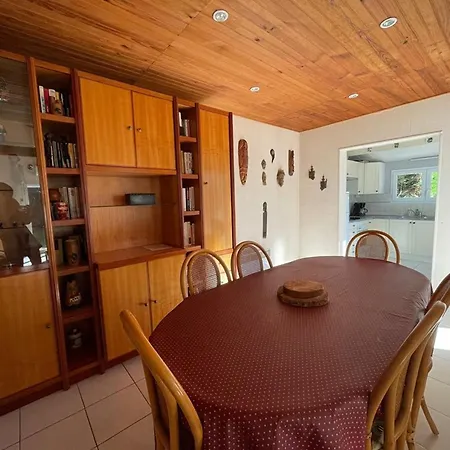 Maison Familiale Pres De La Avec Grand Jardin Et Parking Prive - Fr-1-413-108 *