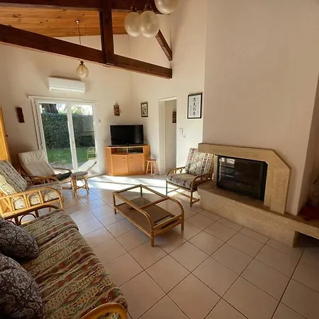 Maison Familiale Pres De La Avec Grand Jardin Et Parking Prive - Fr-1-413-108 Capbreton