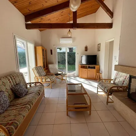 Maison Familiale Pres De La Avec Grand Jardin Et Parking Prive - Fr-1-413-108 Holiday home